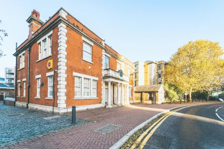 Point A Hotel London Canary Wharf Отели рядом с достопримечательностью «Тринити Буой Уорф»