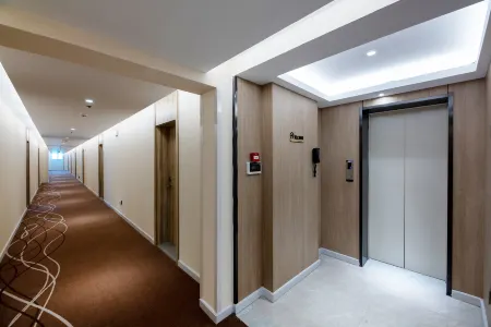 HanTing Premium Hotel (Shijiazhuang Zhengding Airport) Отели в г. Чжэндин