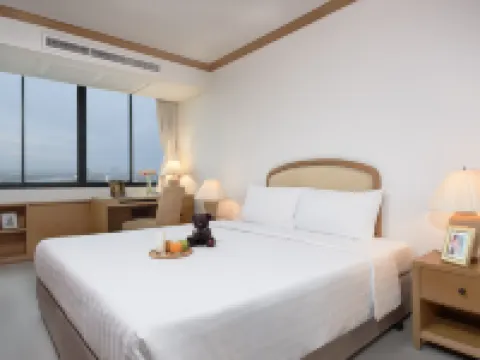 ริเวอร์ไรน์เพลส โฮเทล แอนด์ เรสซิเดนซ์ โรงแรมในนนทบุรี