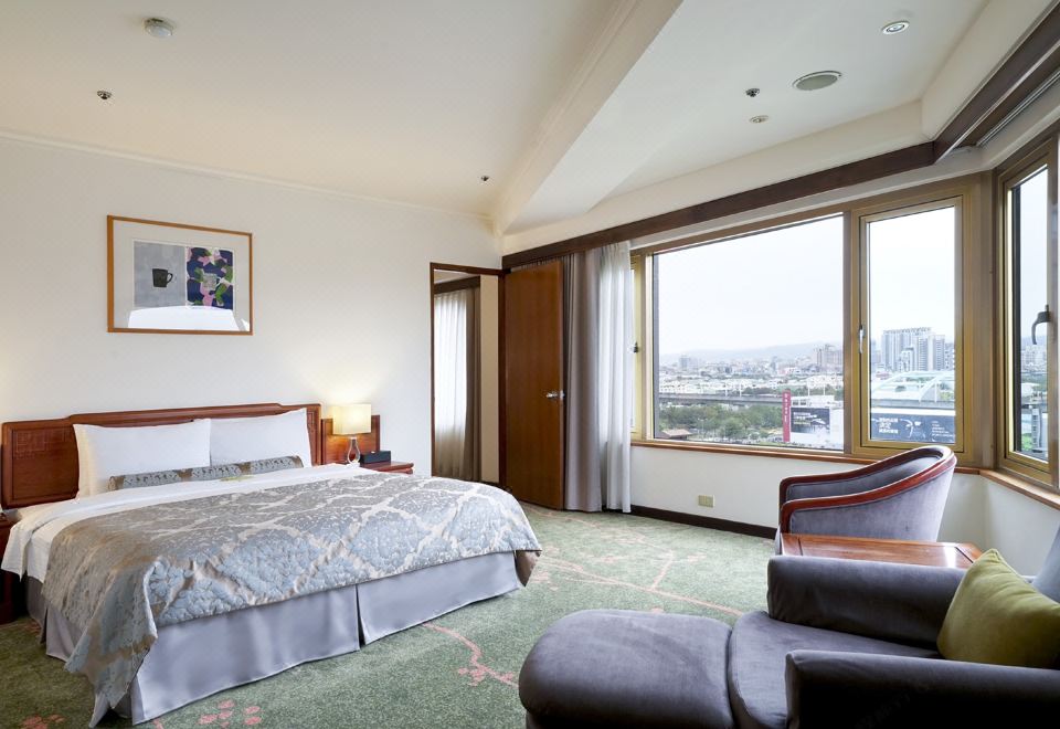 더 하워드 프린스 호텔 타이중의 모던한 로비 이미지입니다.