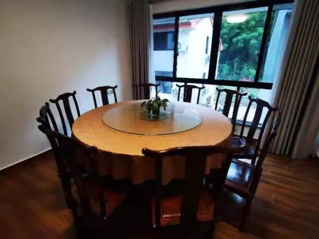 Pan'an Pushe Homestay (Huaxi Scenic Area) Отели рядом с достопримечательностью «Zhaomingyuan Scenic Area»