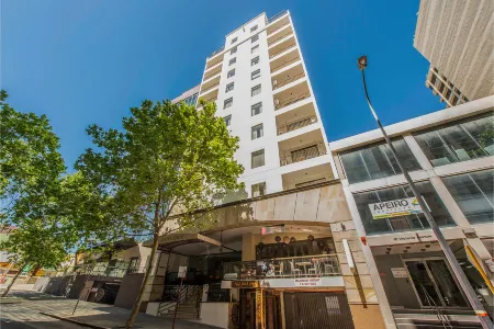 All Suites Perth Отели рядом с достопримечательностью «Стерлинг Гарденс»