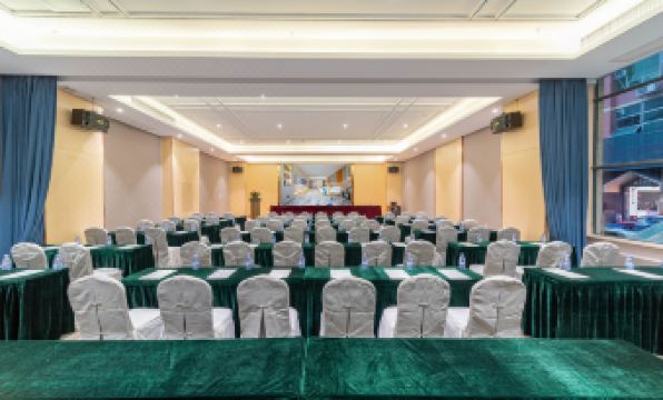 Qianhai Sands Hotel (Shenzhen Xixiang Metro Station)