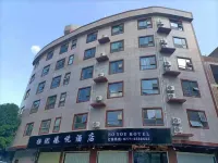 Boyu Zhenyue Hotel (Long'an Sanzhong Branch) Hotels in Long'an
