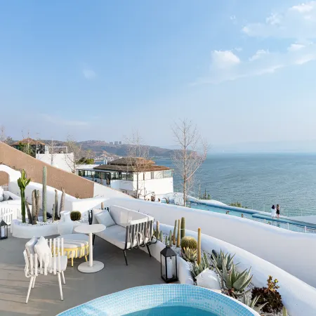 Sound on the Clouds Hotel Santorini, Dali