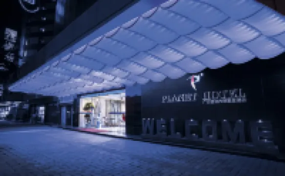 Planet Hotel (Guangzhou APM Iinternational Clothing City Railway Station Subway Station) Hotel berhampiran Guangzhou Labour Stadium