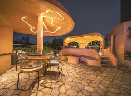 Yeshi · Cave Designer Hot Spring Hotel (Kuanzhai alley Southwest Jiaotong University)