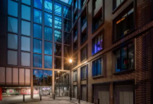 YOTEL London City Hotels near Sir William Wallace Memorial