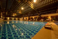 Tongling Tianjing Lake Jinling Jialong Hotel - Pools