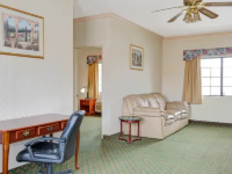Travelodge by Wyndham Lynwood Hotels in Lynwood