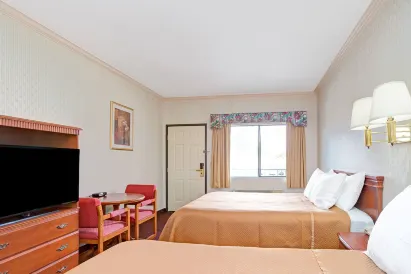 林伍德世紀Travelodge by Wyndham