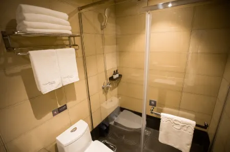 Qingmu Selected Hotel (Taizhou Jiangyan Avenue, Dongfang Everbright City Pedestrian Street Branch) Отели рядом с достопримечательностью «Qintong Ancient Town»