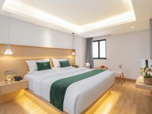 Kunming Day Youth Hotel (Nanping Street Dongfeng Square)