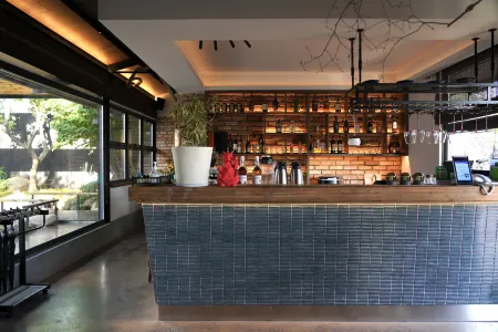 Yixing Yizhi Homestay (China Yixing Ceramic Museum) Отели рядом с достопримечательностью «Yi Garden»