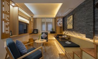 Floral Hotel·Pan'an Jiujian Tian Hotel (Zhezhong Grand Canyon Underwater Hole Scenic Area Store)