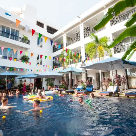 MAD Monkey Hostel Siem Reap