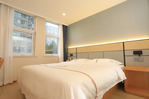 YI FENG HOTEL - parking