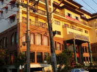 OYO 75466 13 Coins Bang Yai Hotel Отели рядом с достопримечательностью «Торговый центр Central Plaza WestGate»