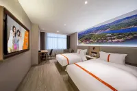 Shell Hotel (Jingjiang Taihe Wuyue Plaza Bus Station)