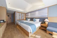 Howard Johnson Lake Serenity hot springs hotel Xichang - balcony