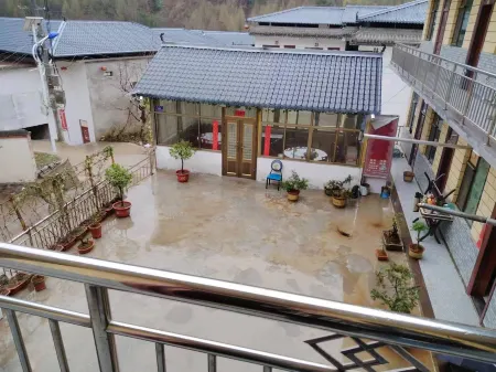 Lvse Guesthouse Отели рядом с достопримечательностью «Maijishan Botanical Garden»