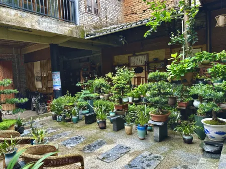 Huangyao Ancient Town Deyun Shanzhuang Hotel Отели рядом с достопримечательностью «With Dragon Bridge»