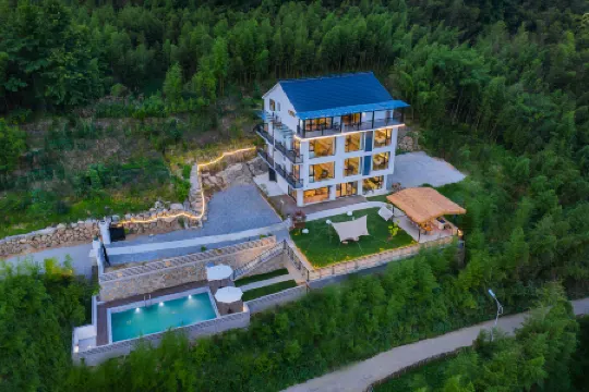 Far away Отели рядом с достопримечательностью «Huxiaoxia Riptide Adventure»