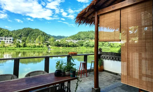 Yuyin Raoliang Fashion Art Design Homestay (Shexian Huizhou Ancient City)