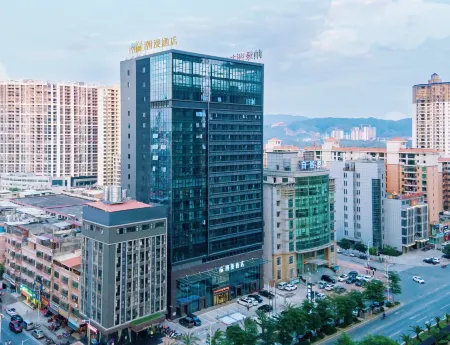 Heyuan Dongyuan Oasis Hotel (Wanda Plaza) Отели рядом с достопримечательностью «Guangdong Technological Normal University (Heyuan Campus)»