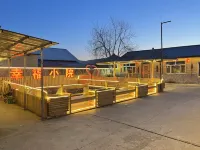 Arctic Village Snowman Chalet