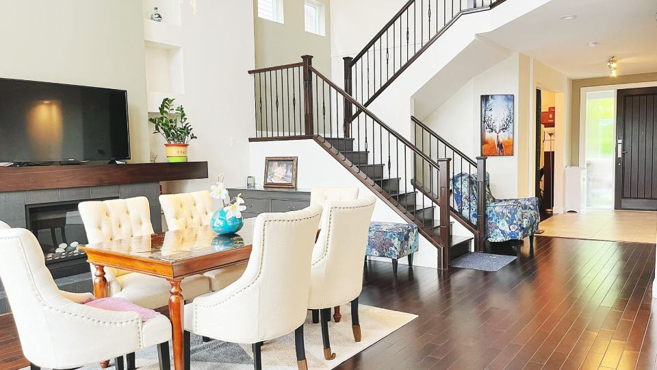 Derbyshire House Coquitlam | Quiet, Clean & Comfortable · Free Parking