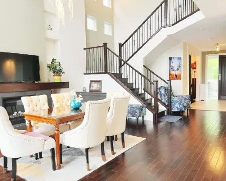 Derbyshire House Hotels in Coquitlam