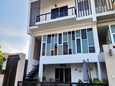 Boxsoon Nimman 1 Family