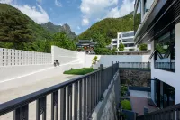 Mount Huangshan Fenghuichao B&B Отели рядом с достопримечательностью «Пейзажный район Цуйюань»