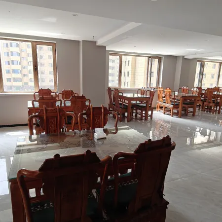 Super 8 Select Hotel (Bayi Road, Shanghai New High-speed Railway Station)