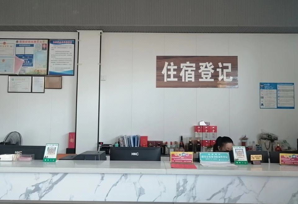 지우청 푸위안 그랜드 호텔의 깨끗한 객실 내부 사진