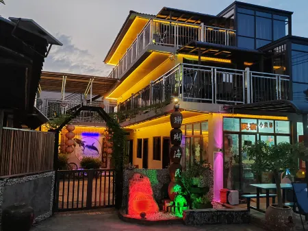 Coral Sea B&B Отели рядом с достопримечательностью «Denglou Cape»