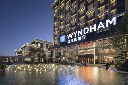 Wyndham Qujing Luliang Отели в г. Лулян