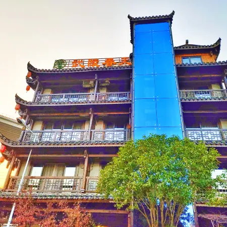 Zhangjiajie Wuling Spring Inn (72 Qilou Scenic Area)