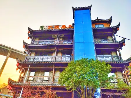 Zhangjiajie Wuling Spring Inn (72 Qilou Scenic Area) Отели рядом с достопримечательностью «Jishou University Zhangjiajie Campus»