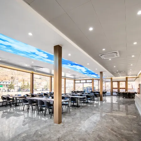 Shengtai Weimei Hotel (Baquan Gorge Scenic Area)