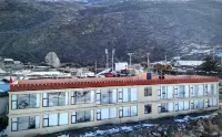 Laigu Glacier Yalasuo Homestay