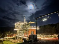 Sleftravelinn| Misty Manor · Sunlit Golden Peaks · Cloud-Nest Secluded Lodge - Business