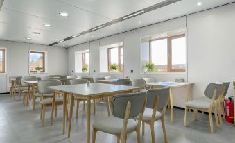 Genhe Right Bank Hotel