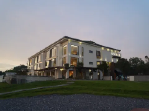 悠然江畔設計師藝術酒店 仁化酒店