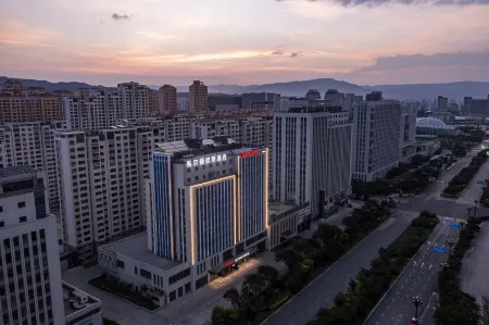 Hampton by Hilton Xining Hailu Sports Center Отели рядом с достопримечательностью «Huangshui Forest Park»