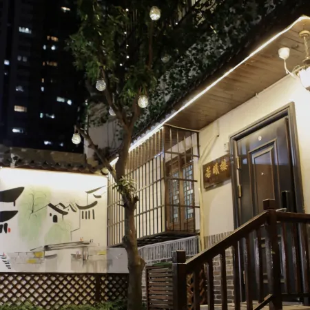 Ruoxi Lou Homestay (Changsha IFS Huangxing Road Pedestrian Street)