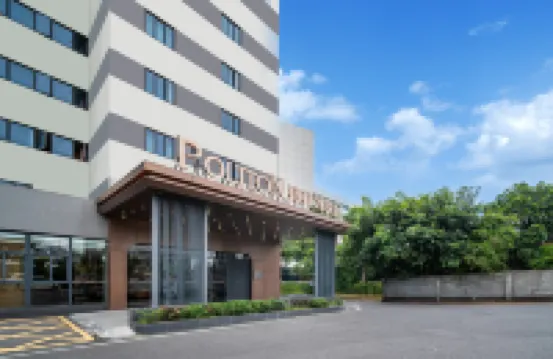 POLTTON Yuan Century Hotel (Zhuhai Mingzhu Light Rail Station Branch) 珠海のホテル