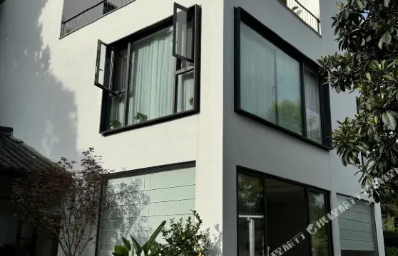 高縣小小庭院民宿