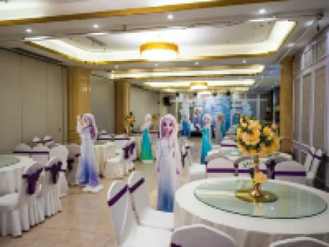 Oriental Earl Hotel (North Road, Gushi) Hotels in Gushi